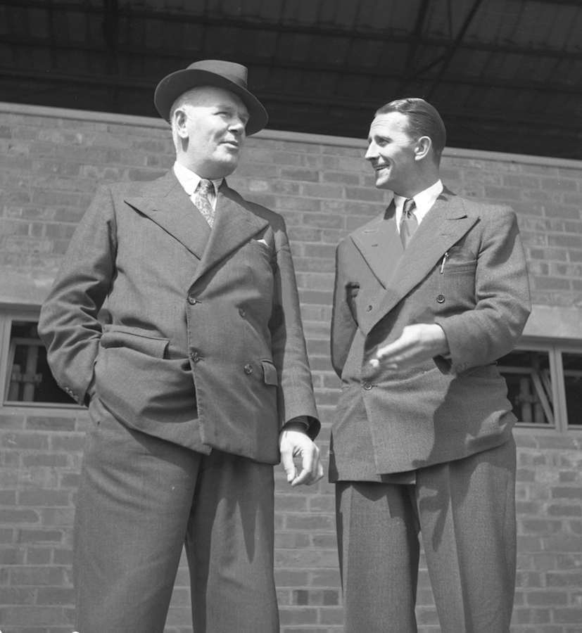 02-1948-Manager Jack Smith talks to the Argus doyen-Alan Neale at The Hawthorns