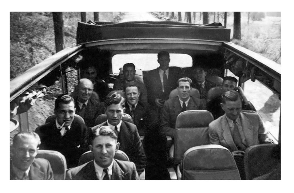09-1948-49 – An Albion away day. The team travel by coach – Very rare image.