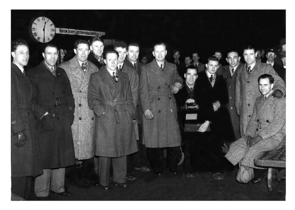 15-1948-Albion group at New Street Station-Brum Post