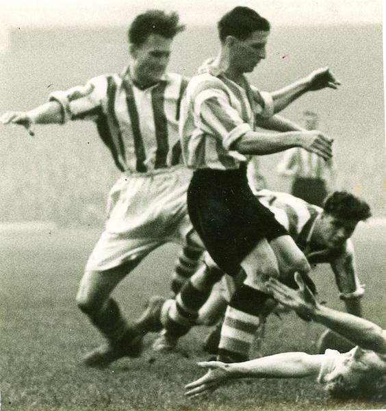 20-1953-17.10-Len Millard v Sheff Utd away-Sheffield Telegraph