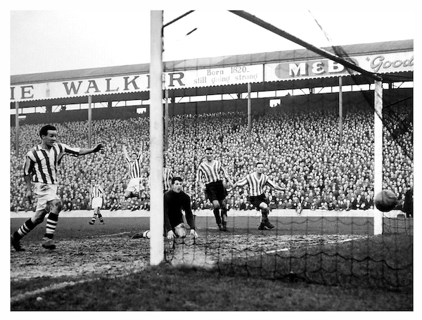18-1957-26.01-Kevan goal-v-Sunderland-FAC