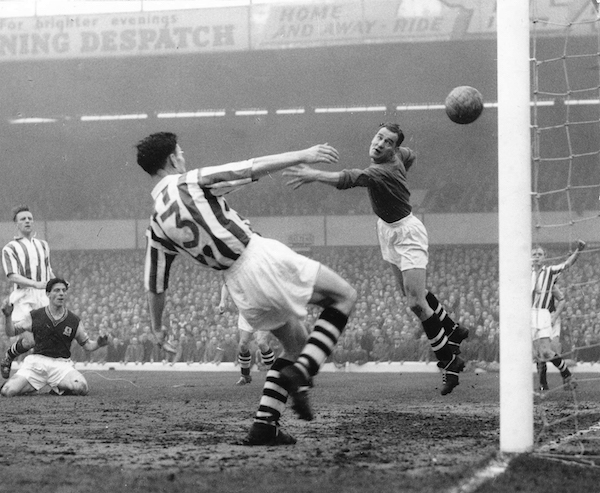24-1957-29.03-Aston Villa winning goal-Planet News – Copy